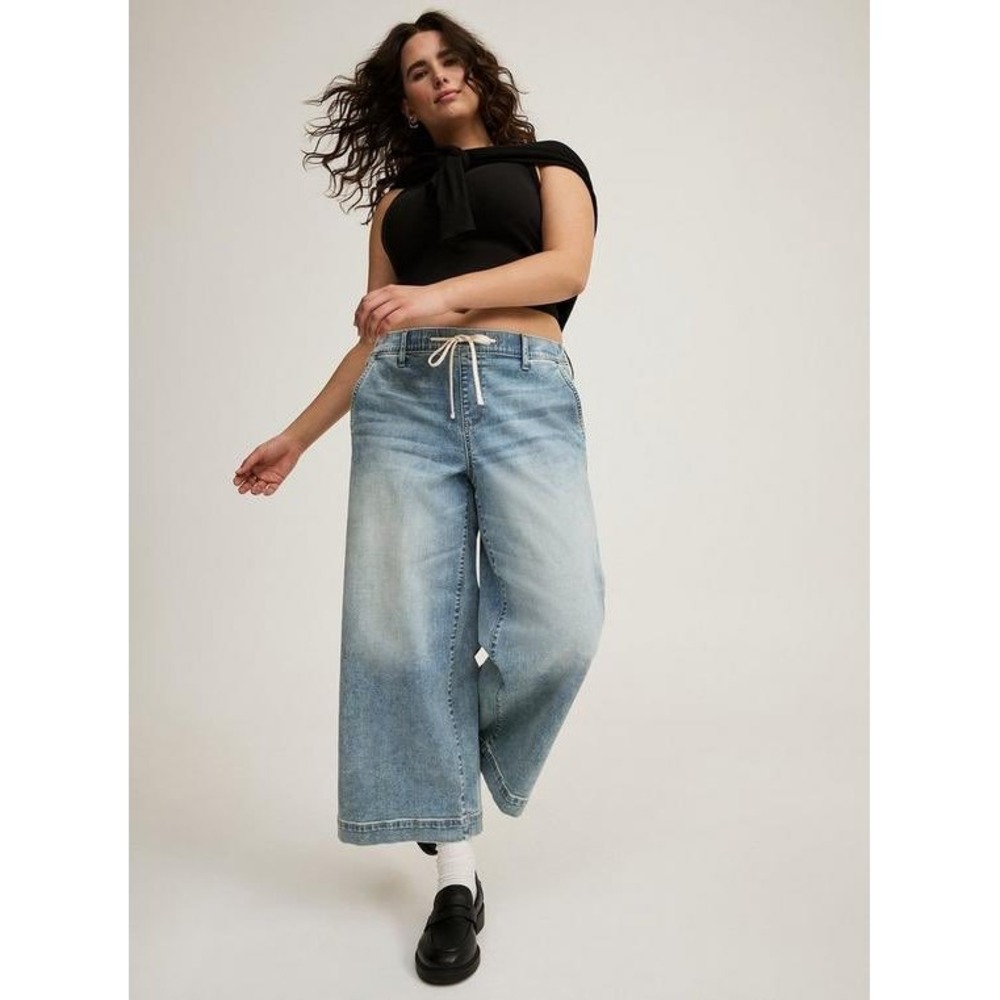 Torrid Weekend Mid-Rise Wide Leg Cropped Jeans 3X Light Blue Denim Casual - Picture 9 of 10